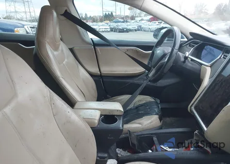 2013 Tesla Model S из США, поврежденный, VIN 5YJSA1AC5DFP11172